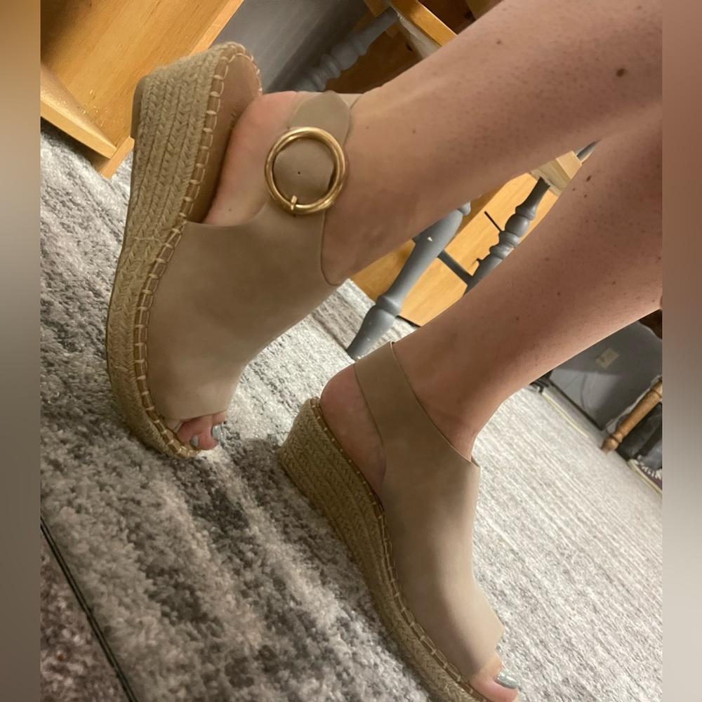 Catherine Malandrino tan wedge size 9